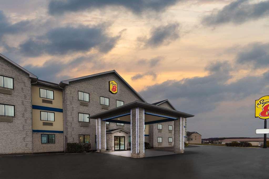 Hotel Super 8 By Wyndham Uniontown Pa Exterior foto